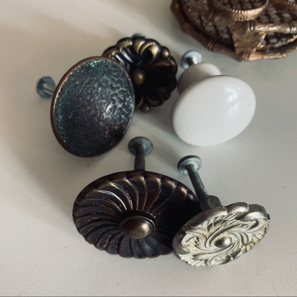 Bundle of vintage hardware drawer knobs - Picture 8 of 8